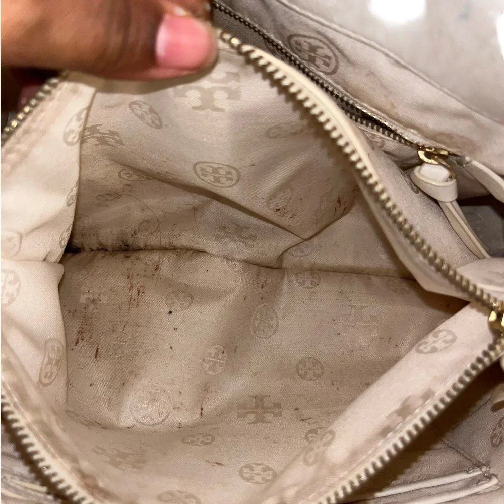 Elegant White Tory Burch Marion Quilted Tote Bag